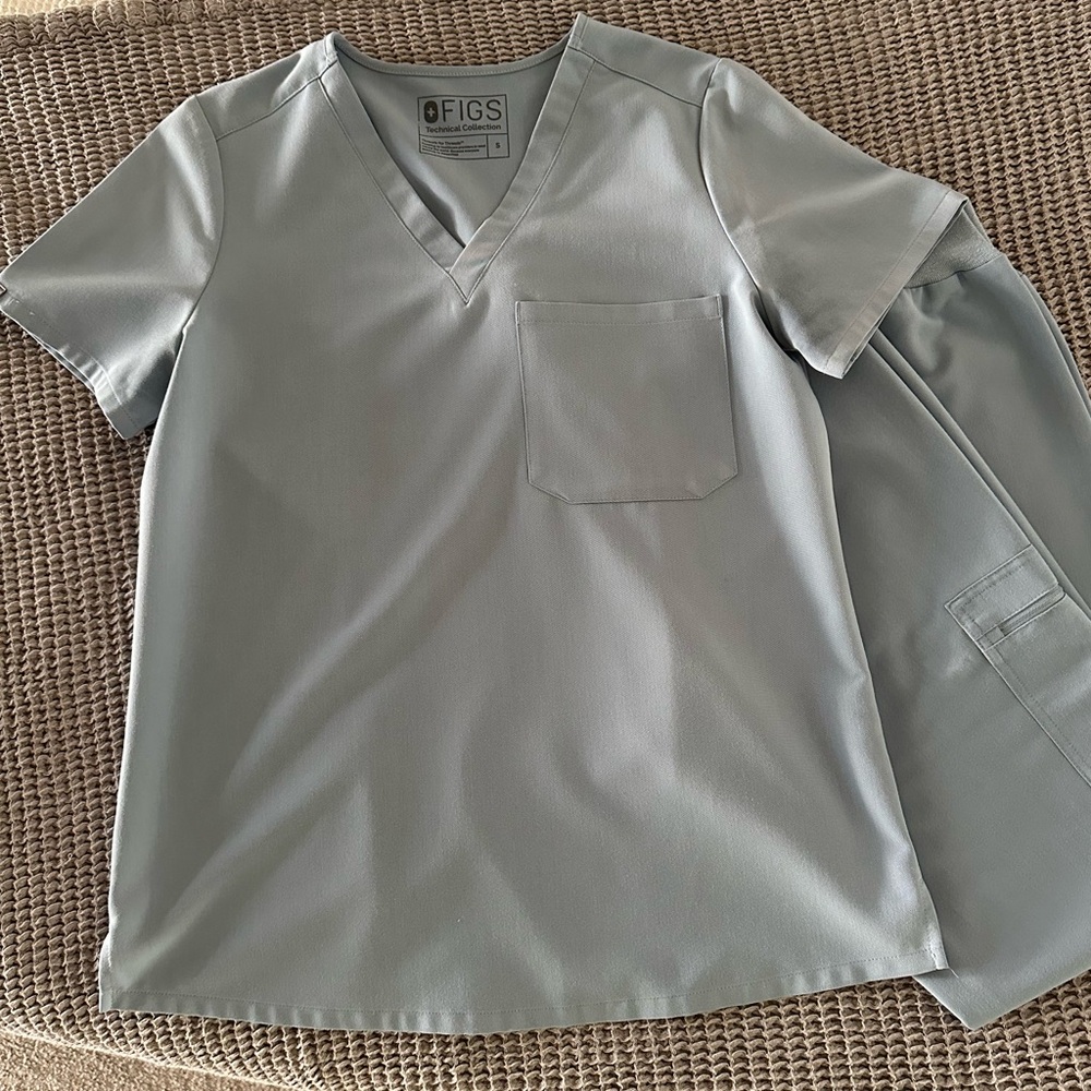 Figs Catarina Top and Zamora Jogger - Dusty Blue